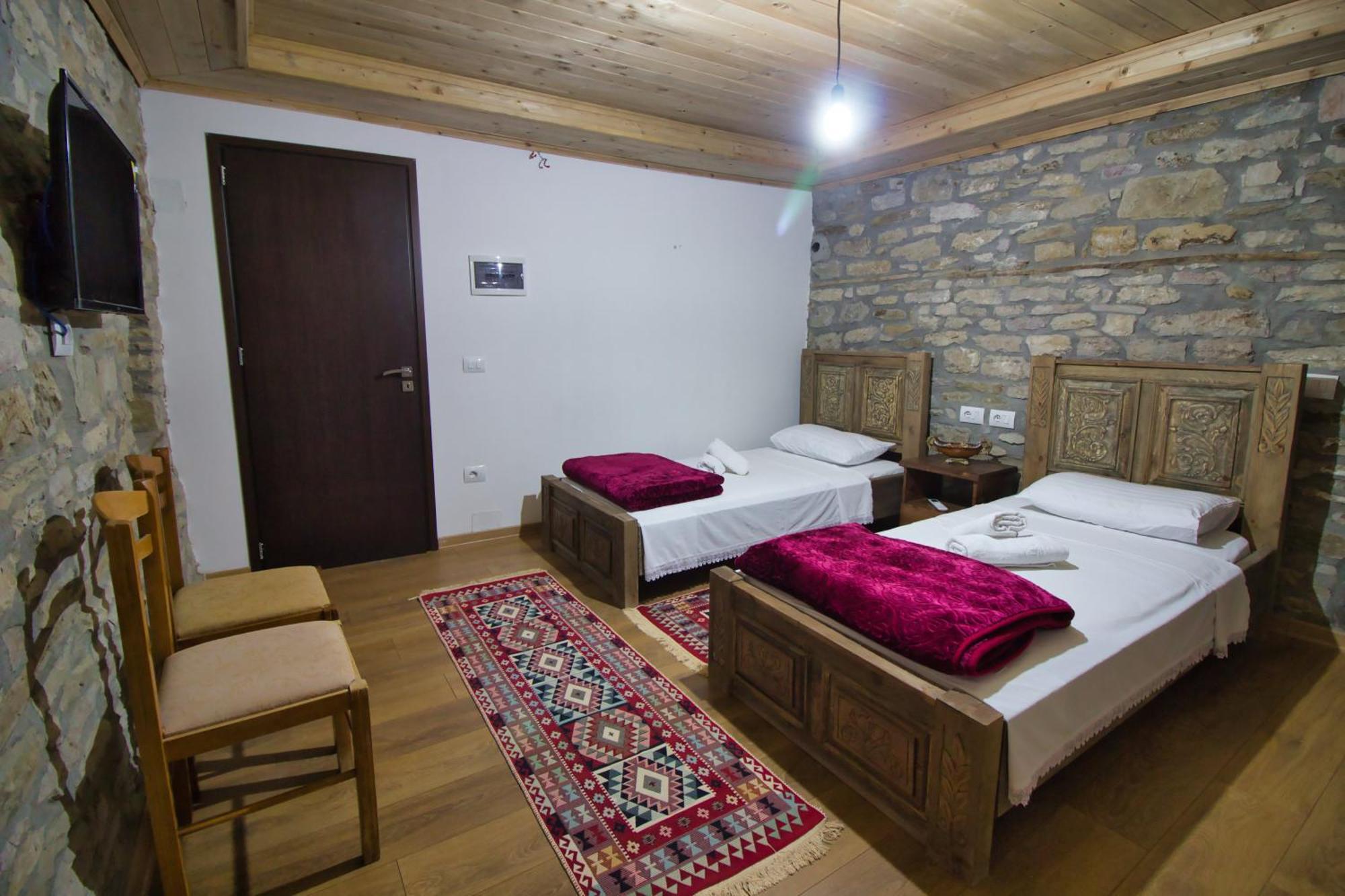 Guri Guesthouse Gjirokastër Exterior foto